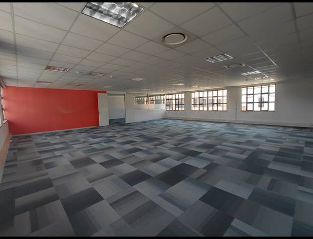1,091M² OFFICE TO LET IN BRYANSTON